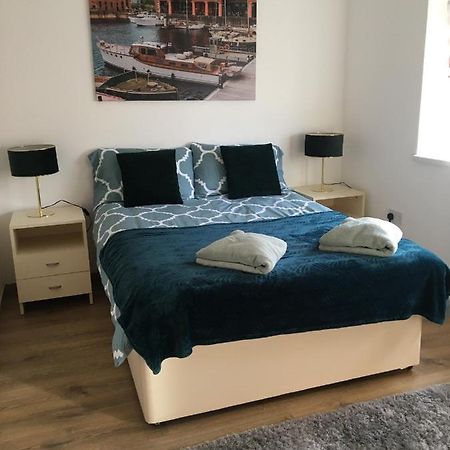 Modern 1 Bedroom Flat Perfect For Match Or City Break Liverpool Extérieur photo